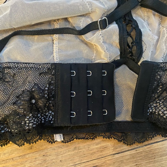 Victoria’s Secret high neck lace bra. Adjustable size Small. - Picture 2 of 6